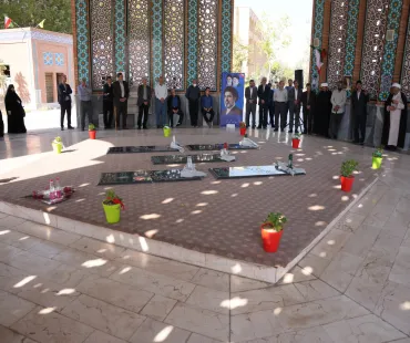 مراسم غبار روبی و عطر افشانی مزار مطهر شهدای گمنام دانشگاه