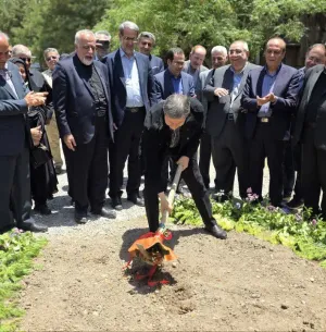 آیین کلنگ زنی پلی‌کلینیک و درمانگاه فوق‌تخصصی قلب شهید دکتر چمران با مشارکت خیرین