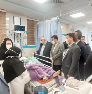 حضور رئیس دانشگاه در محل حادثه واژگونی اتوبوس و عیادت از مصدومان