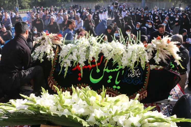 مراسم وداع کادر درمان با پیکر مطهر آیت الله محمد علی ناصری