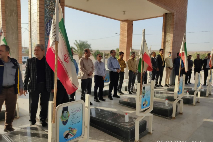 ادای احترام به مقام شامخ شهدا 
