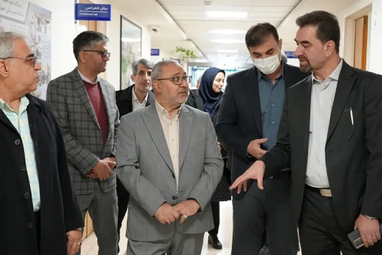 بازدید معاون اجرایی معاونت تحقیقات و فناوری وزارت بهداشت از دانشگاه به مناسبت هفته پژوهش