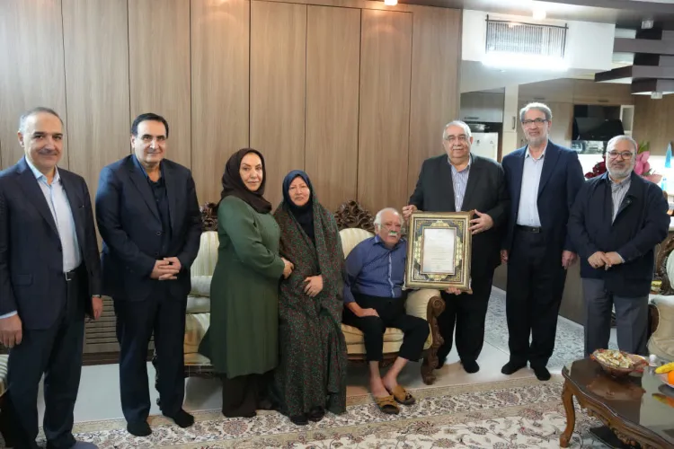 نشست صمیمی رئیس دانشگاه با استاد پیشکسوت دکتر نصرالله بشر دوست