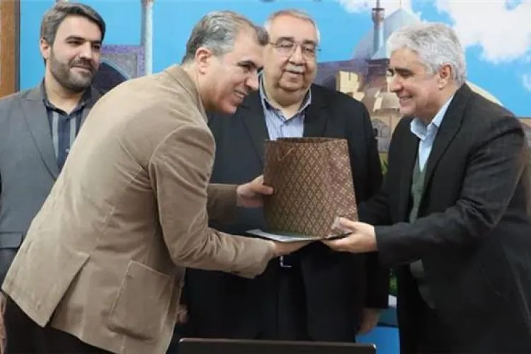 تجلیل از مددکاران مراکز آموزشی درمانی و بیمارستان‌های تابعه دانشگاه