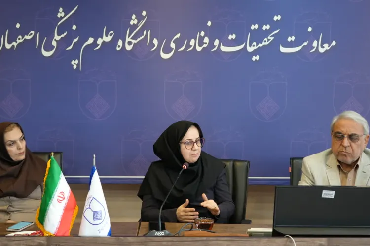 بررسی تأثیر فضای مجازی بر کودکان مبتلا به اختلال نقص توجه-بیش‌فعالی در دوران همه‌گیری کووید-۱۹