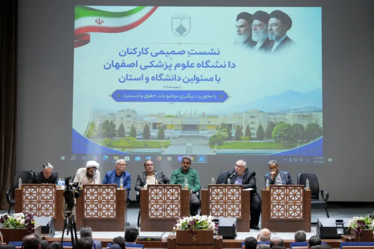 برگزاری نشست صمیمی کارکنان دانشگاه با رئیس و معاونین دانشگاه، جمعی از مسئولین استان و نمایندگان مجلس