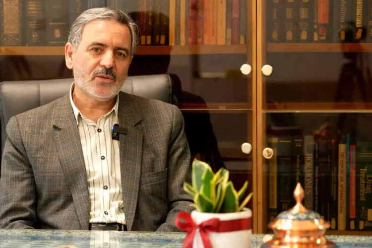 دکتر منصور سیاوش، فوق تخصص غدد و متابولیسم