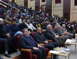 برگزاری نشست پنج ساعته صمیمانه استاندار اصفهان با جمعی از دانشجویان دانشگاه های استان