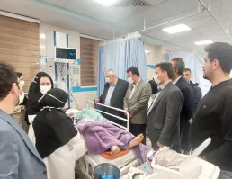 حضور رئیس دانشگاه در محل حادثه واژگونی اتوبوس و عیادت از مصدومان