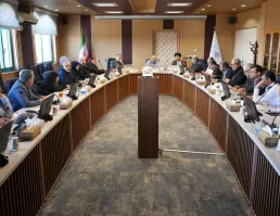 نشست مشترک رئیس دانشگاه و مسئولین شهرستان تیران و کرون  