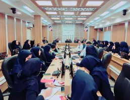 نشست رییس دانشگاه با کارکنان مراکز آموزشی درمانی امین و  کودکان حضرت امام‌حسین(ع)