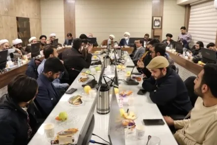 ننشست صميمي رييس كل دادگستري استان با نمايندگان تشكل هاي دانشجويي استان در دانشگاه