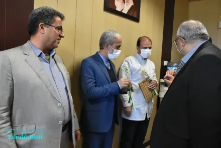تقدیر رییس دانشگاه از کارکنان مرد دانشگاه به مناسبت میلاد حضرت علی (ع)
