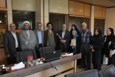 رونمایی از کتاب حکما و اطباء 