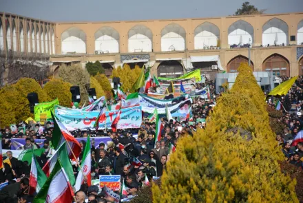 حضور پرشور دانشگاهیان علوم پزشکی اصفهان در جمع مردم اصفهان در راهپیمایی یوم الله 22 بهمن 1401