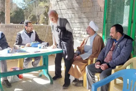 برپایی میز خدمت در مراسم عبادی سیاسی نماز جمعه دستگرد