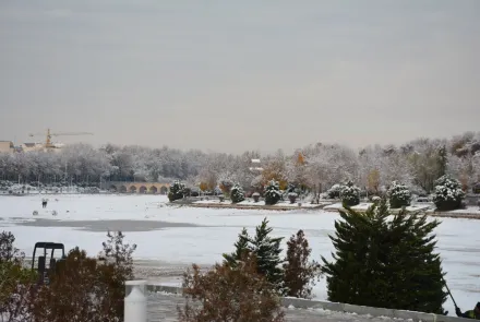 قابهای برفی در واحدهای تابعه دانشگاه و همچنان گرما در جریان درمان و آموزش