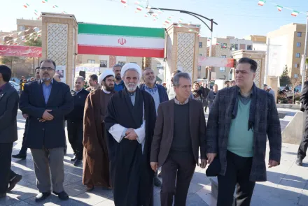 همزمان با آغاز دهه فجر؛ غبارروبی مزار شهدا و تجدید میثاق دانشگاهیان در گلستان شهدای اصفهان