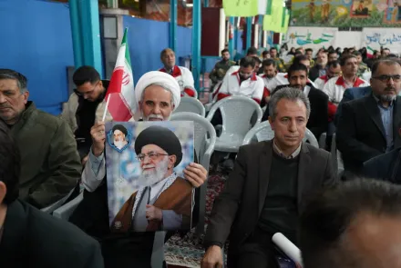 همزمان با آغاز دهه فجر؛ غبارروبی مزار شهدا و تجدید میثاق دانشگاهیان در گلستان شهدای اصفهان