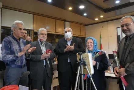 رونمایی از کتاب حکما و اطباء 