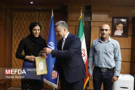 تقدیر وزیر بهداشت از قهرمان پرش طول آسیا و دانش‌آموخته دانشگاه علوم پزشکی اصفهان
