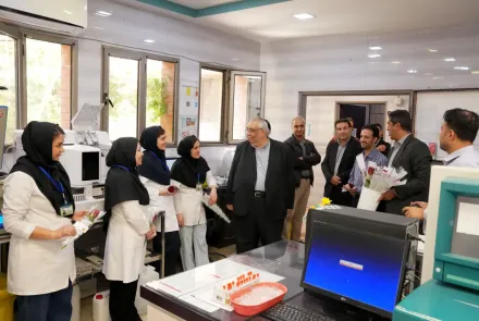 بازدید رئیس دانشگاه از آزمایشگاه مرکز آموزشی درمانی قلب شهید چمران