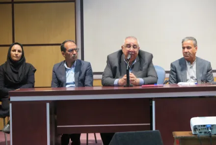 نشست رییس دانشگاه با کارکنان مراکز اموزشی درمانی امین و  کودکان حضرت امام‌حسین(ع)
