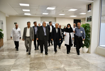 بازدید مشاور وزیر و مدیرکل حوزه وزارتی از مرکز آموزشی درمانی الزهرا(س)