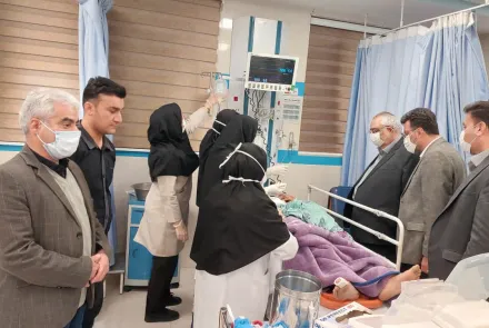 حضور رئیس دانشگاه در محل حادثه واژگونی اتوبوس و عیادت از مصدومان