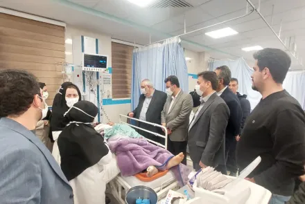 حضور رئیس دانشگاه در محل حادثه واژگونی اتوبوس و عیادت از مصدومان