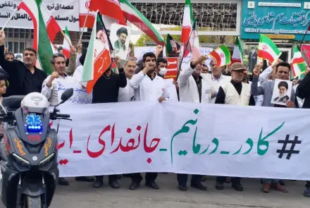 تجمع بزرگ جامعه پزشکی استان در محکومیت هدف قرار دادن مراکز درمانی و خونخواهی رهبر شهید انقلاب اسلامی 