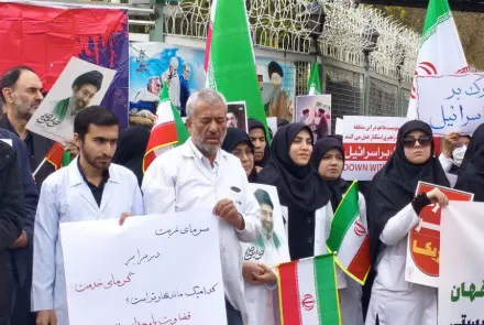 تجمع بزرگ جامعه پزشکی استان در محکومیت هدف قرار دادن مراکز درمانی و خونخواهی رهبر شهید انقلاب اسلامی 