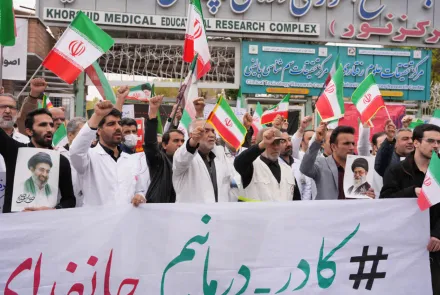 تجمع بزرگ جامعه پزشکی استان در محکومیت هدف قرار دادن مراکز درمانی و خونخواهی رهبر شهید انقلاب اسلامی 