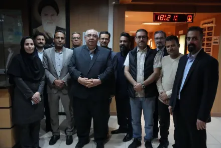 حضور رئیس دانشگاه همزمان با تحویل سال جدید در بین کارکنان امور مالی