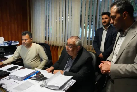 حضور رئیس دانشگاه همزمان با تحویل سال جدید در بین کارکنان امور مالی