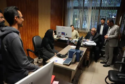 حضور رئیس دانشگاه همزمان با تحویل سال جدید در بین کارکنان امور مالی
