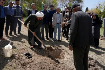 دانشگاهیان دانشگاه علوم پزشکی اصفهان به پویش درخت کاری  پیوستند