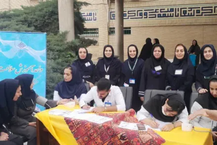 برپایی ایستگاه سلامت و همایش پیاده روی در مرکز آموزشی درمانی الزهرا(س) 