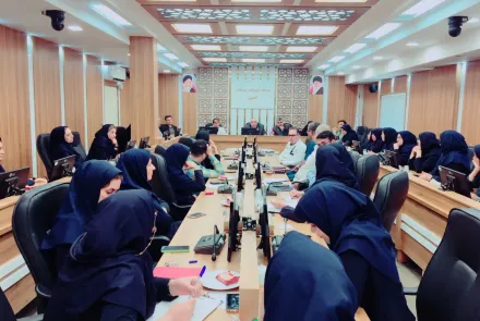 نشست رییس دانشگاه با کارکنان مراکز اموزشی درمانی امین و  کودکان حضرت امام‌حسین(ع)