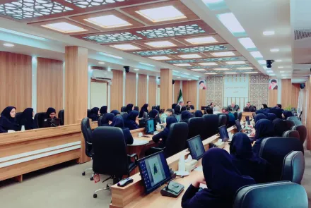 نشست رییس دانشگاه با کارکنان مراکز اموزشی درمانی امین و  کودکان حضرت امام‌حسین(ع)