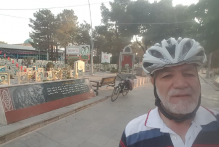 رکاب‌زنی آزاده سرافراز در مسیر اربعین