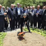 آیین کلنگ زنی پلی‌کلینیک و درمانگاه فوق‌تخصصی قلب شهید دکتر چمران با مشارکت خیرین